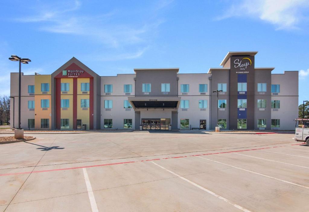 6-YEAR OLD HOTEL FOR SALE (CAMAR-RF/RS 9630)