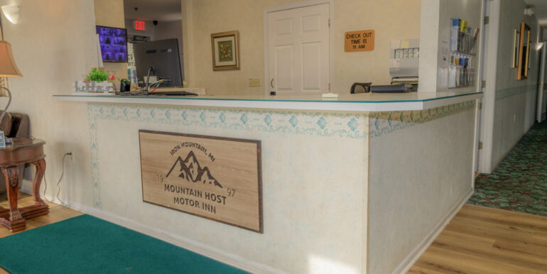 Mountain Host Motor Inn